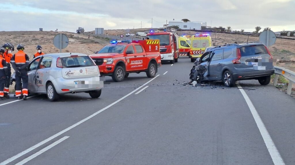 Una colisión entre dos turismos deja cinco heridos en Haría (Lanzarote)