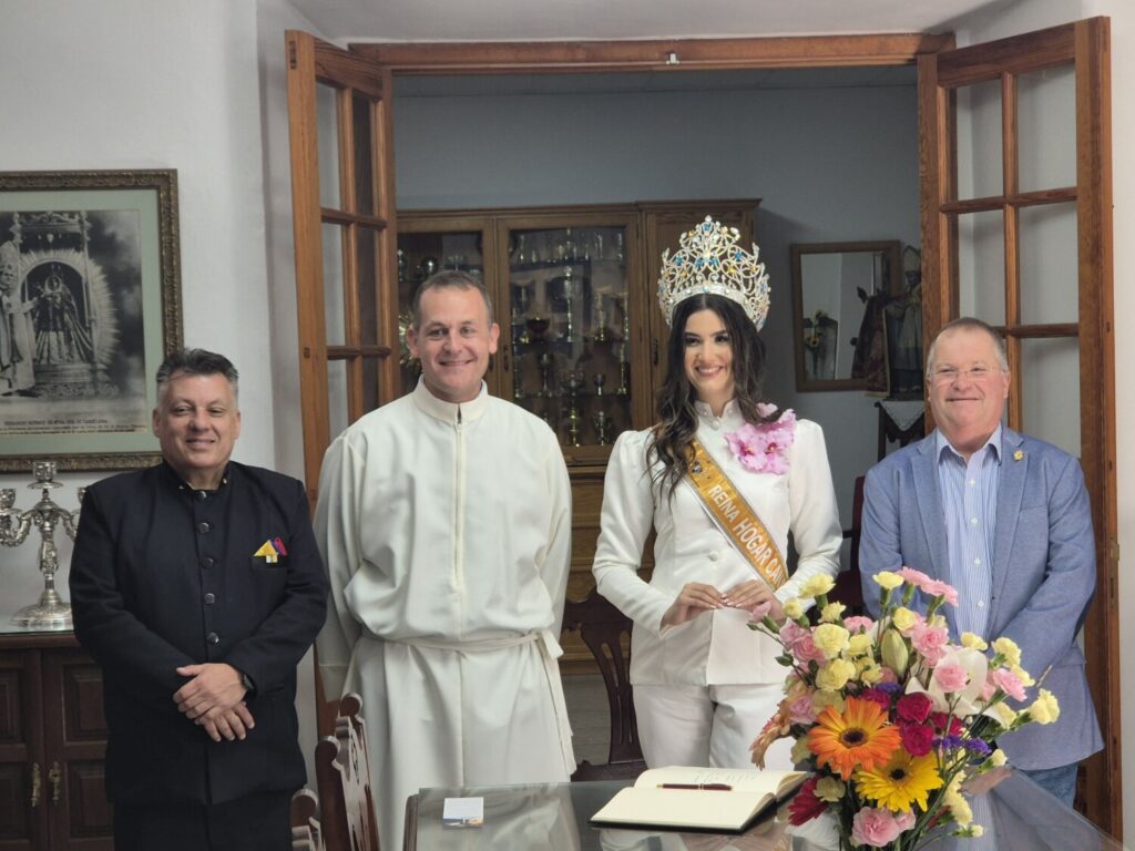 La reina del Carnaval del Hogar Venezolano visita Tenerife. La reina del Carnaval del Carnaval del Hogar Canario Venezolano visitó la Basílica de Candelaria/ Ayuntamiento de Candelaria.