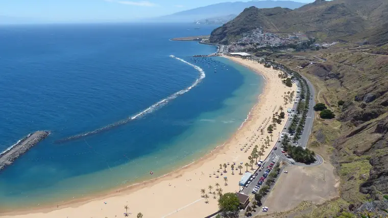 Usuarios de la playa denuncian que la situación excede todos los límites, ya que las caravanas ocupan también gran parte del estacionamiento