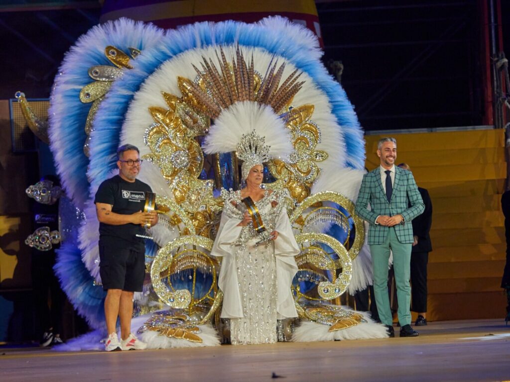 Blanca Rosa Quintero Pérez se han convertido en la Cuarta Dama de Honor de la Reina de los Mayores 2025 de Santa Cruz de Tenerife / RTVC 