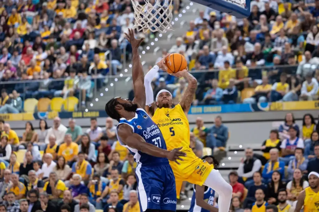 Dreamland Gran Canaria y Valencia Basket disputan el último partido de los Cuartos de la Copa del Rey / Dreamland Gran Canaria 