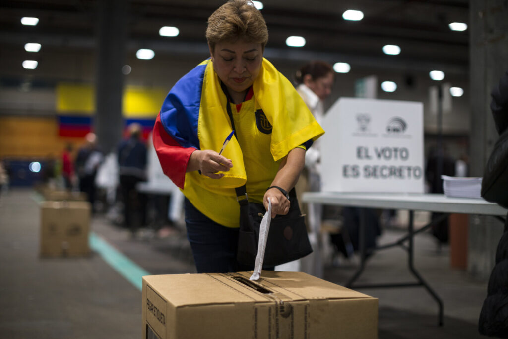 Las elecciones en Ecuador parte con dos principales favoritos para pasar a una hipotética segunda vuelta, que se celebraría el 13 de abril