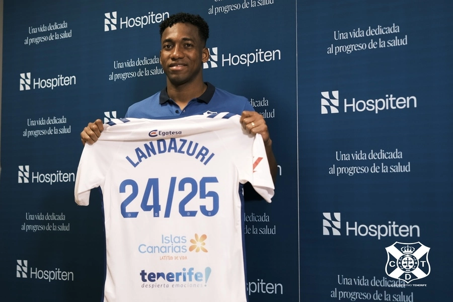 Landázuri, jugador del CD Tenerife, durante su presentación / CD Tenerife