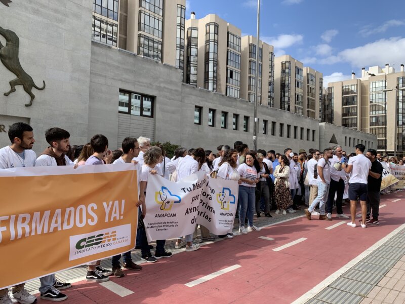 Médicos y facultativos de Canarias organizan de manera concertada con todas las organizaciones médicas sindicales esta concentración