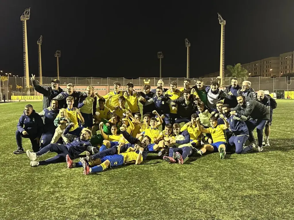 La UD Las Palmas gana al Granada CF por 0-3 y pasa a la final a cuatro de la Copa del Rey de fútbol juvenil 