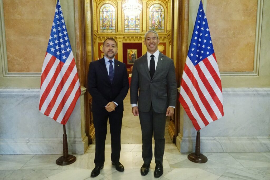 Santa Cruz de Tenerife fortalece su hermandad con San Antonio de Texas. Alcaldes de Santa Cruz de Tenerife & San Antonio de Texas/ Ayuntamiento de Santa Cruz de Tenerife.