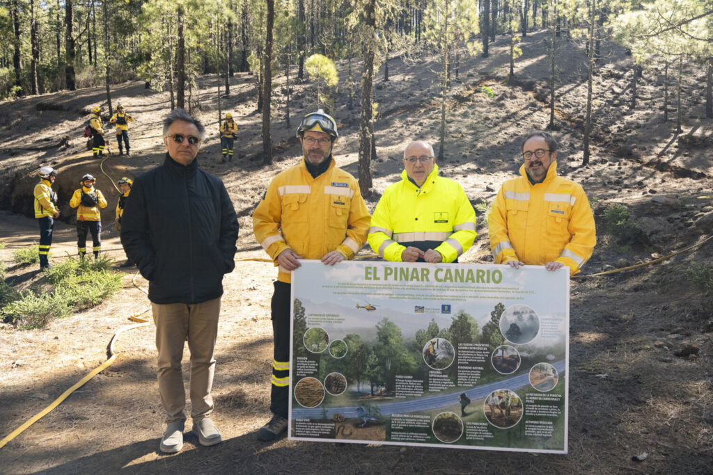 Las quemas prescritas previenen los grandes incendios forestales. Antonio Morales en la presentación de la Infografía sobre la prevención de incendios forestales en el Pinar grancanario/ Cabildo de Gran Canaria.