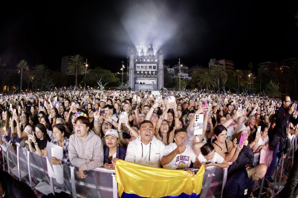 Público asistente al concierto de Maluma de este viernes en el Parque de Santa Catalina