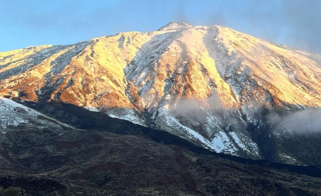 Continúa la nieve en el Teide y las restricciones de acceso por bajas temperaturas