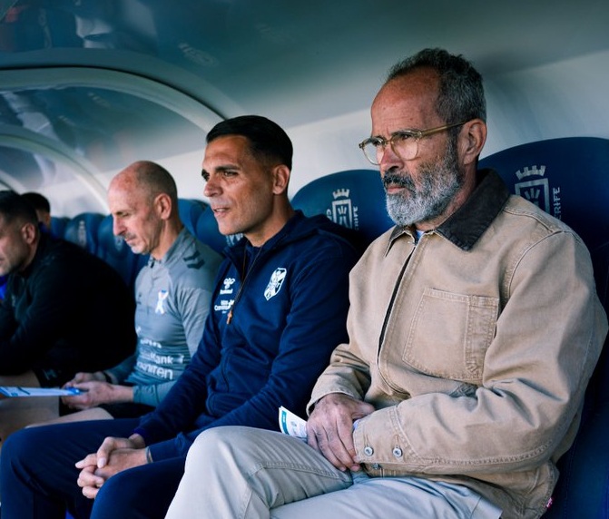 El entrenador del CD Tenerife, Álvaro Cervera (d). Imagen CD Tenerife