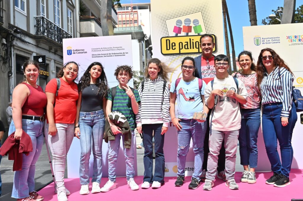 Alumnos de toda Canarias disfrutan de las ondas en 'De palique, Tu radio en la calle'. Novena Edición de 'De palique, Tu radio en la calle'/ Mónica Medina Rodríguez.