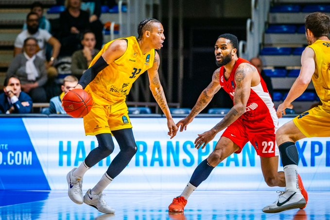 Acción de juego durante el partido entre del Hapoel Jerusalem y el Dreamland Gran Canaria. Imagen Dreamland Gran Canaria