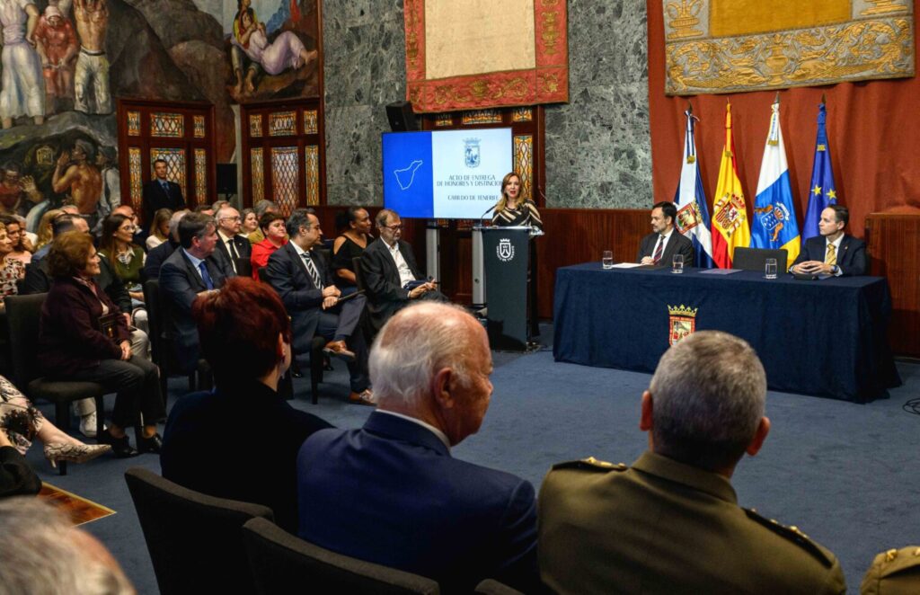 Tenerife reconoce a 8 personas con los títulos de Hijo Ilustre y Medalla de Oro. Entrega Medalla de Oro y títulos Hijo Ilustre del Cabildo de Tenerife/ Cabildo de Tenerife.