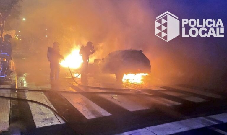 Un incendio en cuatro contenedores afecta también a un vehículo en Santa Cruz de Tenerife