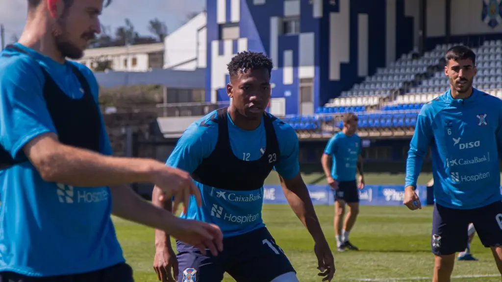 Anthony Landázuri en un entrenamiento con el CD Tenerife. Imagen CD Tenerife