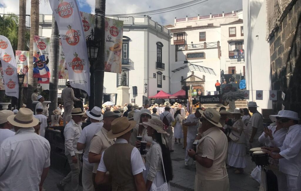 Los Indianos se concentran en una de las principales zonas de la fiesta. Imagen RTVC