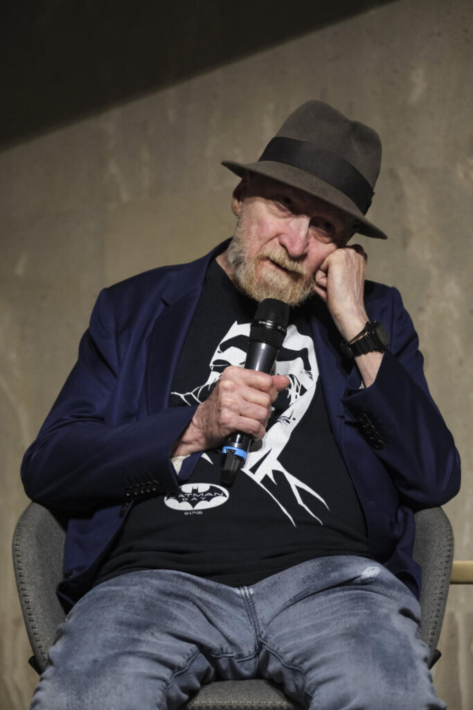 Frank Miller: "mientras tenga sangre en el cuerpo", 'Sin City' seguirá viva. SANTA CRUZ DE TENERIFE, 21/03/2025.- El dibujante y guionista de cómics Frank Miller participa este viernes en una rueda de prensa con motivo de la celebración del Festival Atlántico del Género Negro Tenerife Noir. EFE/Alberto Valdés.