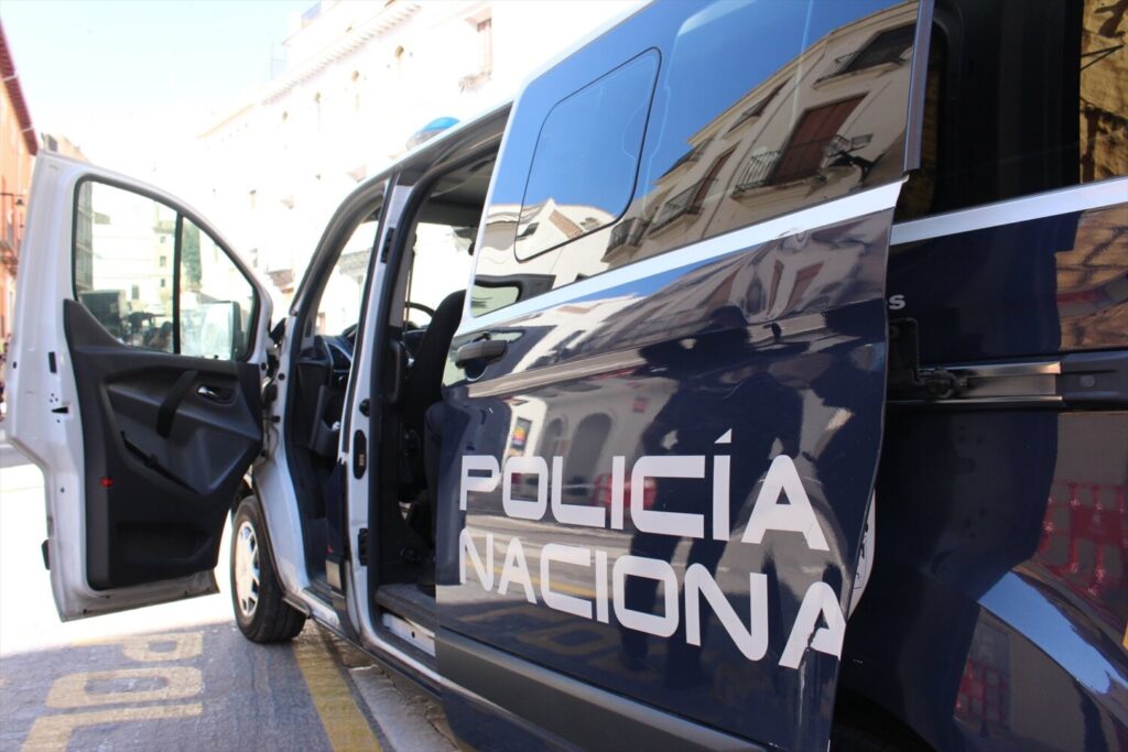 Mujer apuñalada en Las Palmas de Gran Canaria. Imagen: Vehículo de la Policía Nacional.