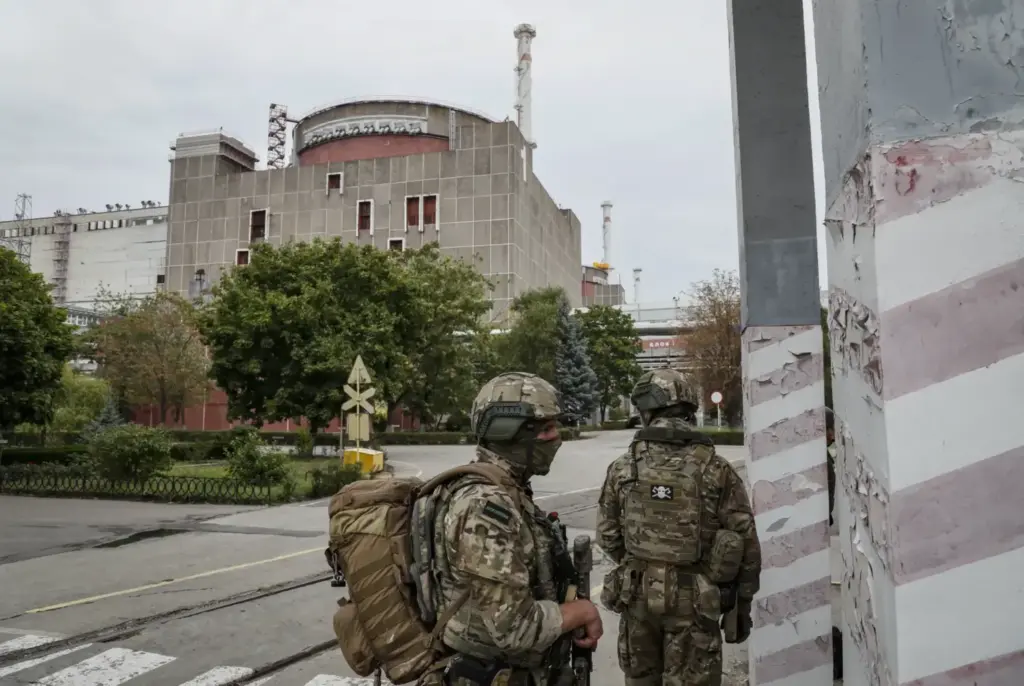 Continúan los ataques con drones. Imagen: Imagen de archivo tomada durante una visita organizada por las tropas rusas a la ciudad de Zaporiyia. EFE/EPA/Yuri Kochetkov