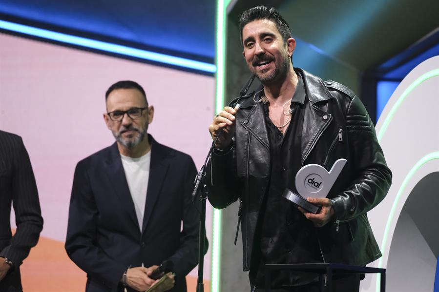 Álex Ubago en los Premios Dial 2025 / EFE