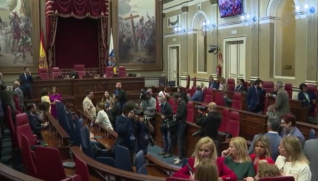 La contracrónica del Debate del Estado de la Nacionalidad Canaria: habla la ciudadanía