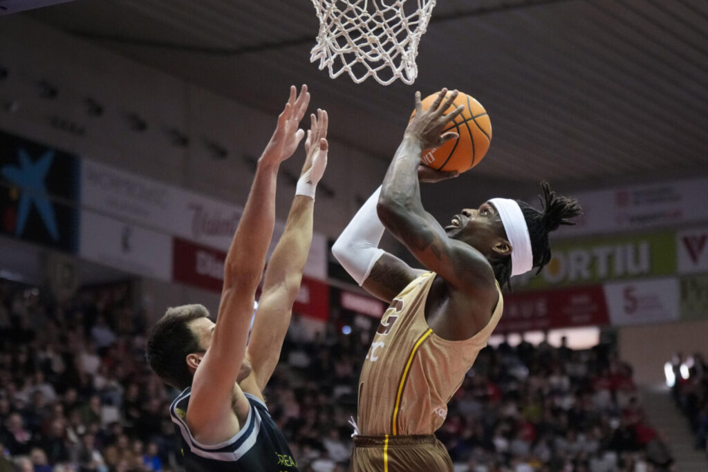 Triunfo del Dreamland Gran Canaria ante el Bàsquet Girona