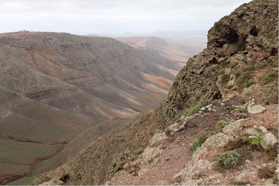 El origen de las antiguas lenguas canarias a estudio a través de la toponimia amazig. Cumbres de Famara, Lanzarote/ Gobierno de Canarias.