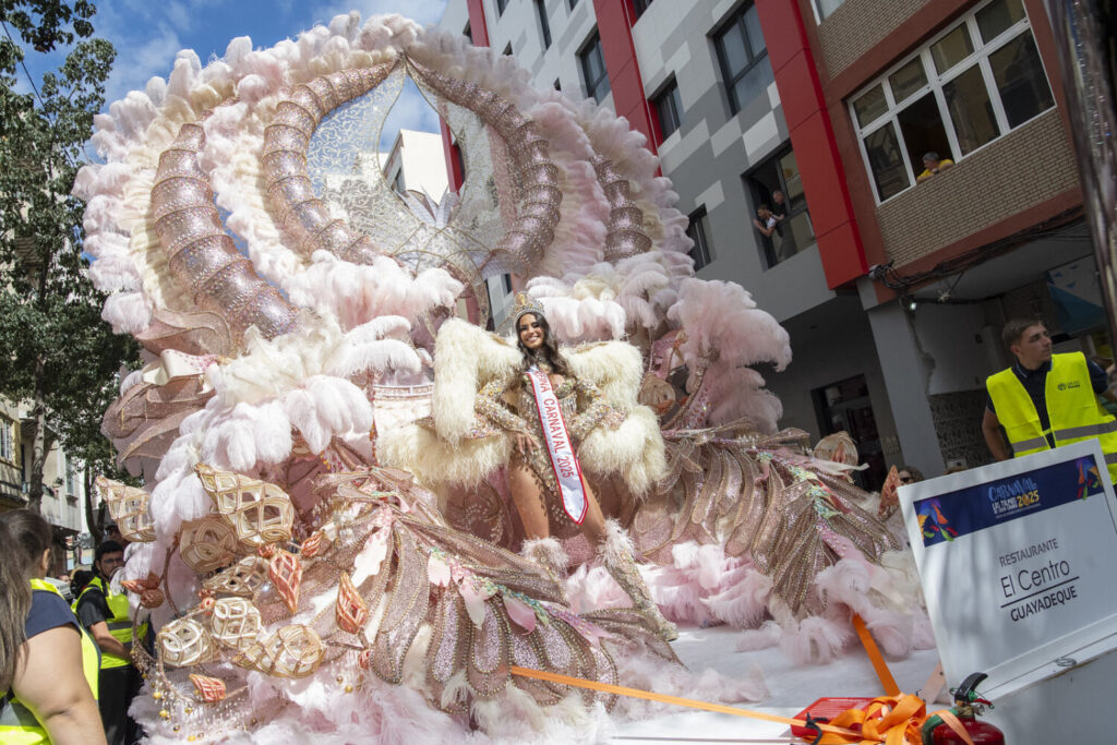 La Reina del Carnaval de Las Palmas de Gran Canaria 2025 durante la cabalgata / Carnaval LPA