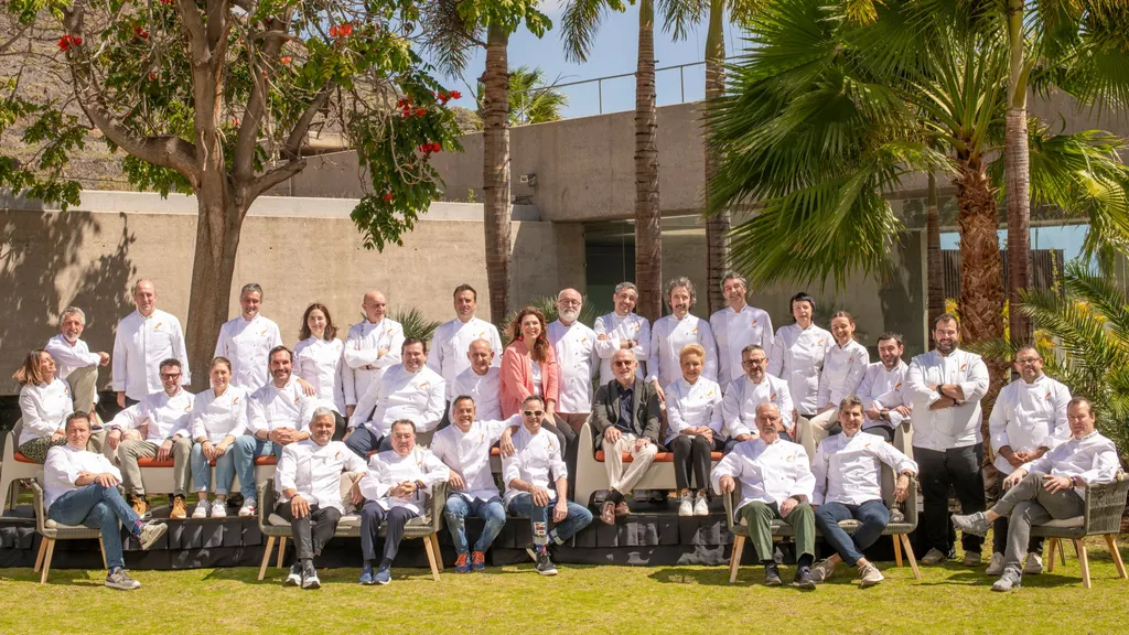 Foto de familia de los cocineros españoles que ya cuentan con 3 Soles de la Guía Repsol / Guía Repsol