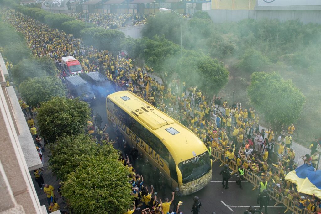 La guagua de la plantilla de la UD Las Palmas pasará por Fondos de Segura como ocurre en las grandes ocasiones / UD Las Palmas