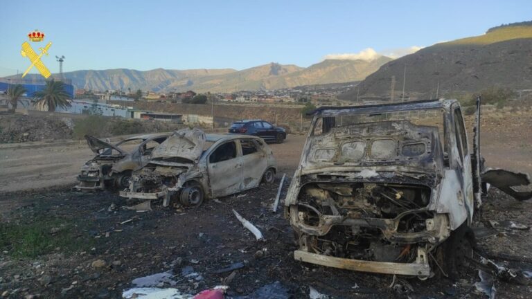 Detenido un hombre por quemar tres coches aparcados en Candelaria