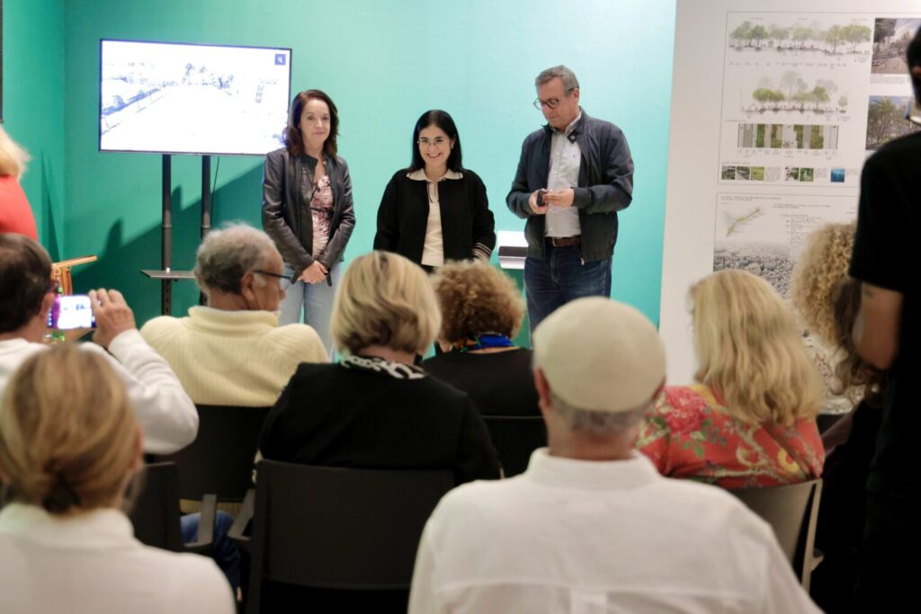 Se exponen los proyectos finalistas del Paseo Guiniguada de la Cultura y las Artes Canarias. Carolina Darias comparte en el Distrito Centros los proyectos finalistas del concurso de ideas del Guiniguada/ Ayuntamiento de Las Palmas de Gran Canaria.