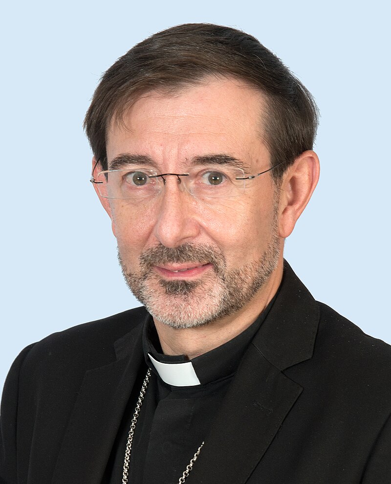 Una vista de la Capilla Sixtina con los tubos de chimenea antes del cónclave en el que participan seis cardenales españoles.