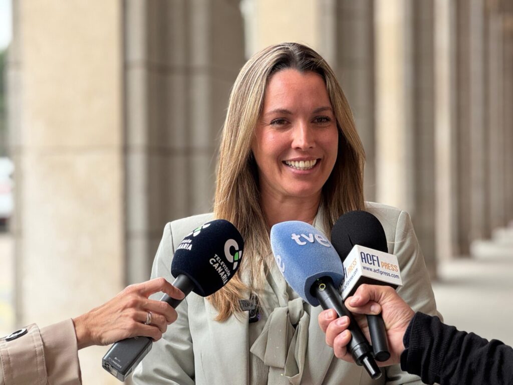 Fenández pide seguridad jurídica y anticipos claros para la gratuidad del transporte público. María Fernández/ Gobierno de Canarias.