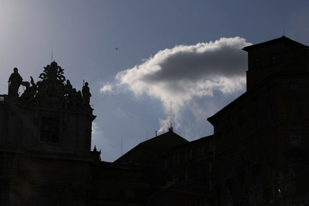 Fumata blanca en el Vaticano 8 mayo 2025 / REUTERS/Hannah McKay