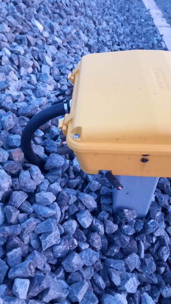 Uno de los cortes de cable localizados en las vías del tren / Óscar Puente en X