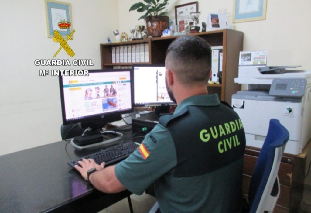 Guardia Civil de Sanxenxo, en Galicia, investiga a tres jóvenes por robar más de 10.000 euros a dos personas de Icod de los Vinos y Lugo
