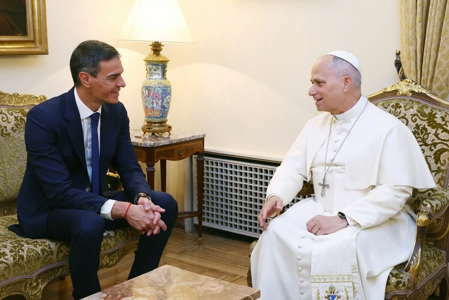 El papa se reúne con Sánchez en la Nunciatura