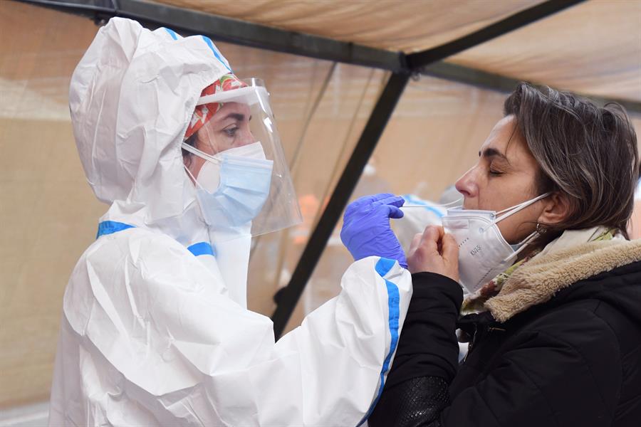 La incidencia baja del umbral de los 400 casos en España