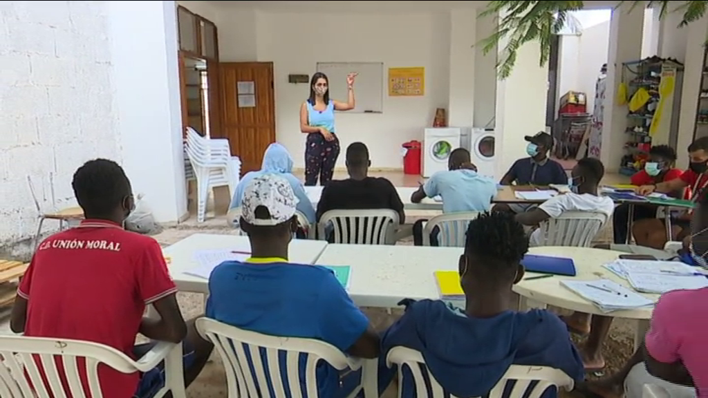 Santana pide “soluciones estables” para la acogida de menores migrantes