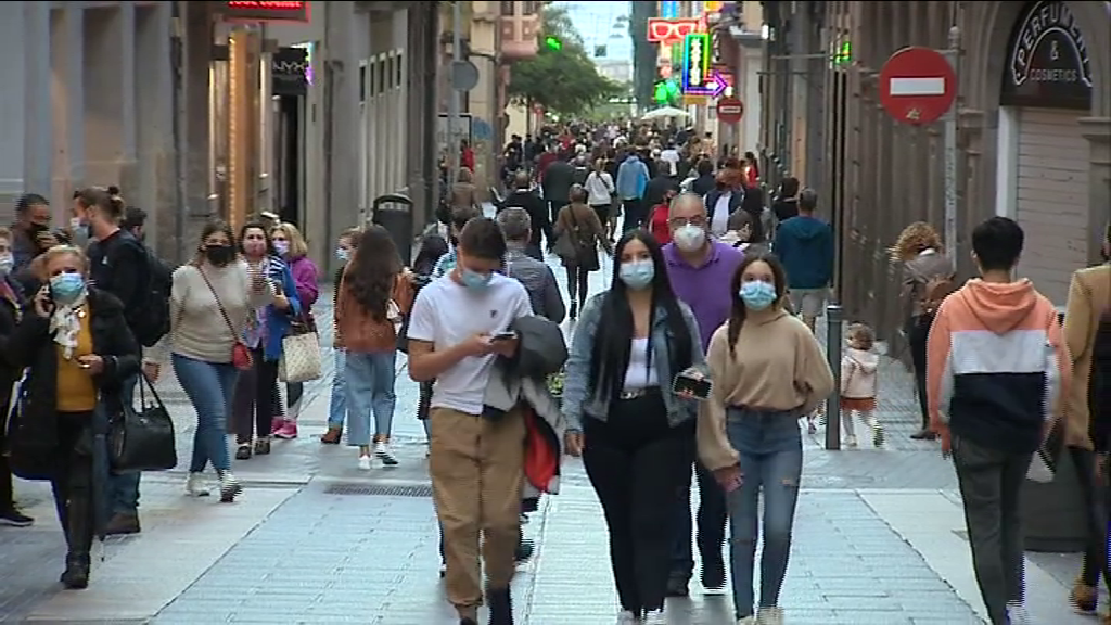 Retirar la mascarilla en exteriores es precoz según lo inmunólogos