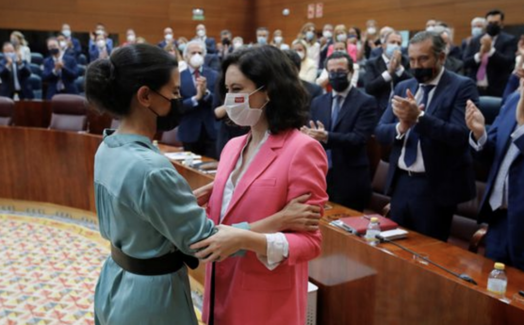 Ayuso es investida presidenta de Madrid con los votos de PP y Vox