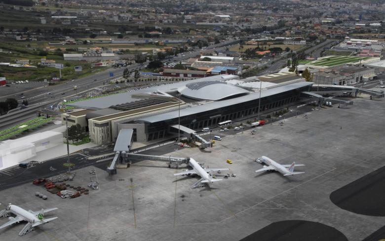 La baja visibilidad obliga a desvíos y cancela dos vuelo en Tenerife Norte