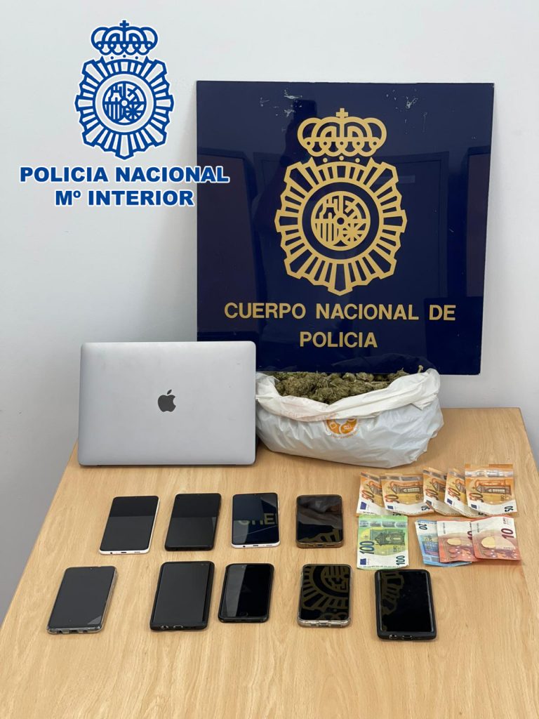 La Policía Nacional detiene a un grupo que extorsionaba a usuarios de webs de contactos sexuales