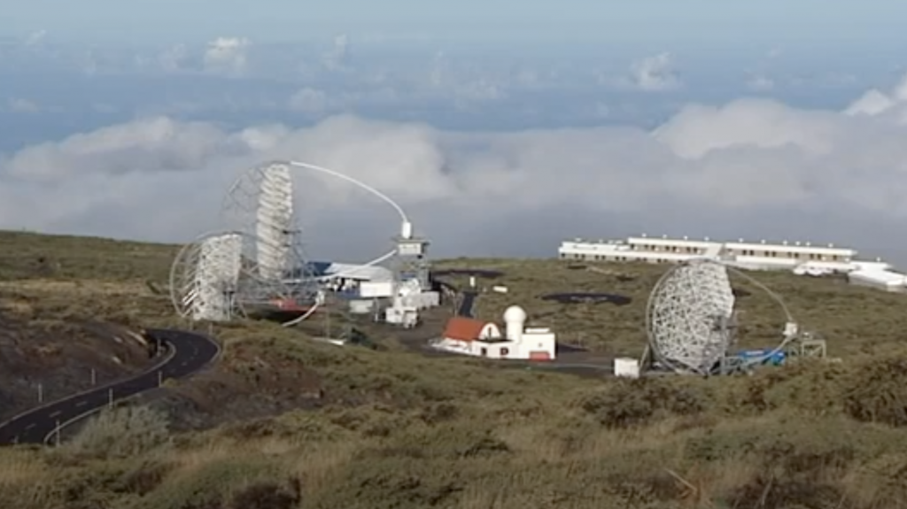 La ceniza del volcán obliga a cerrar los telescopios del IAC