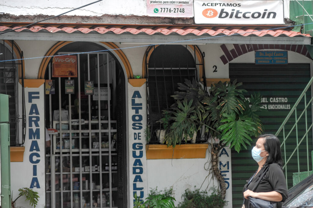 El Salvador, primer país en adoptar el bitcoin como moneda de curso legal