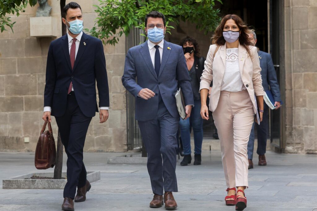 Sánchez y Aragonès abren el diálogo que provoca una crisis en el Govern