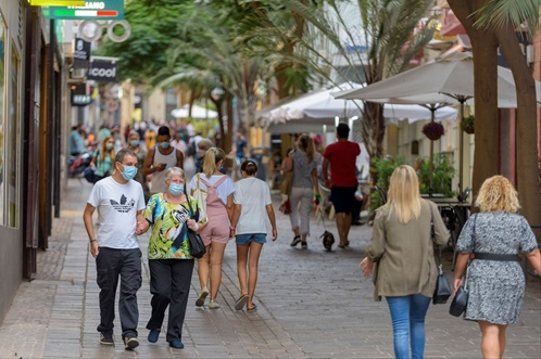 Canarias suma cuatro fallecidos y 1.171 nuevos casos de COVID-19