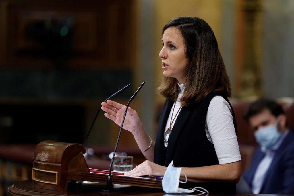 Belarra remite al Gobierno propuestas para bajar el coste del transporte y subir las pensiones