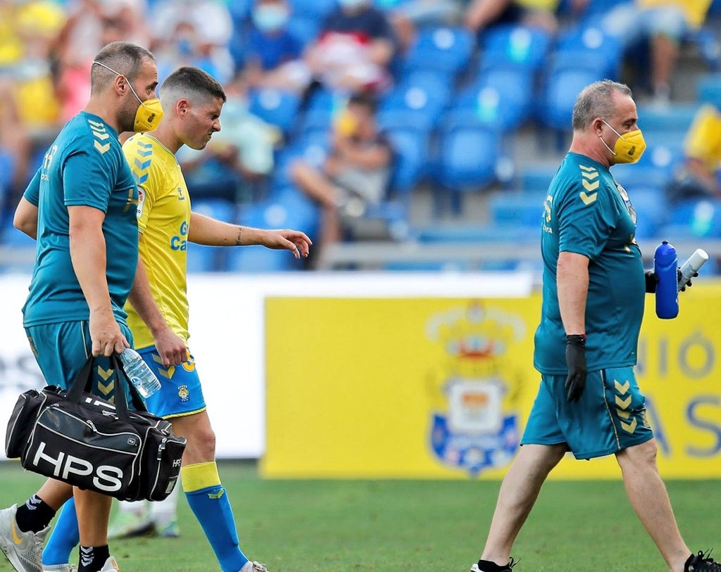 La UD Las Palmas aclara que Sergio Ruiz presenta una "pequeña fractura"